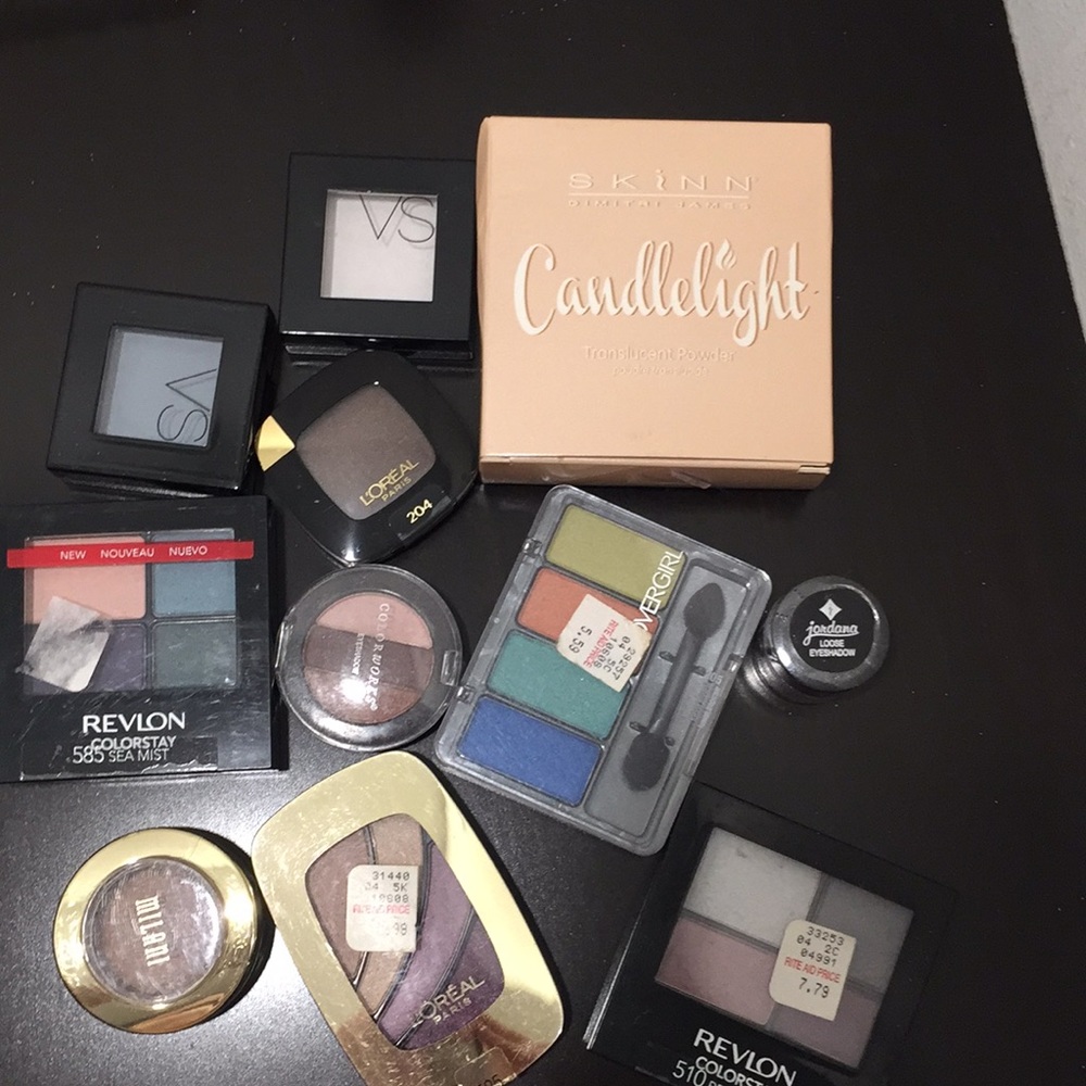 New make up. Never used.
